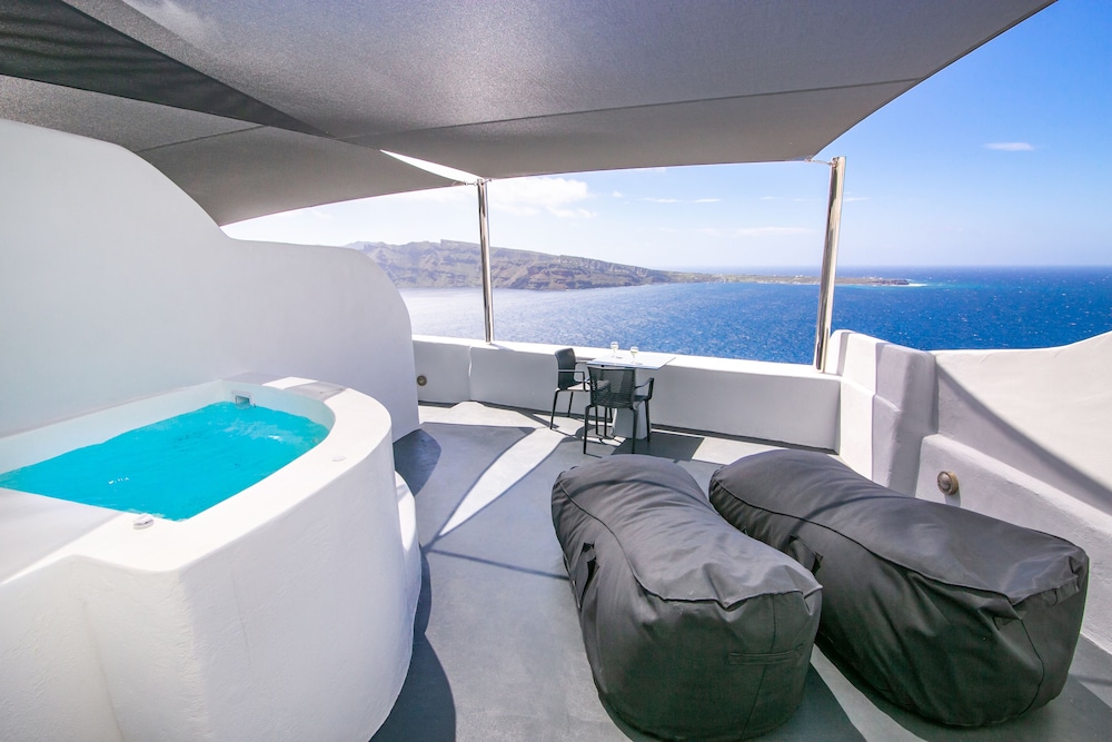 Private spa tub