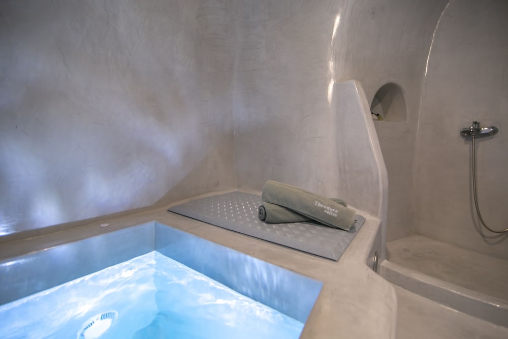 Private spa tub