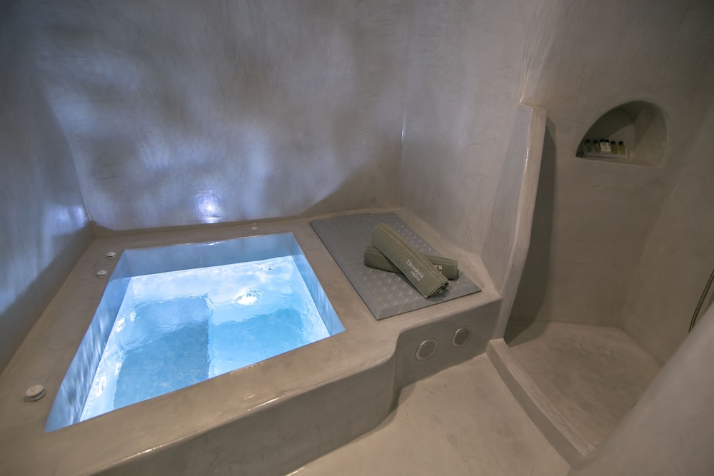 Private spa tub