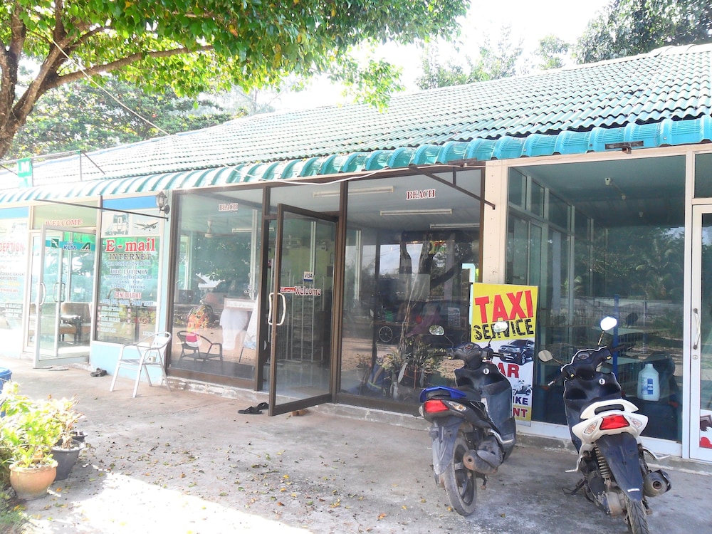 Check-in/check-out kiosk