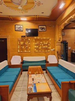 thumbnail: Lobby sitting area