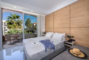 thumbnail: Front of property