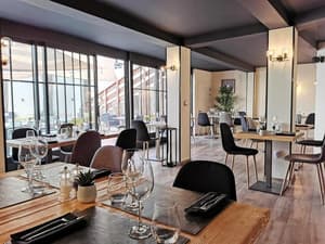thumbnail: Restaurant