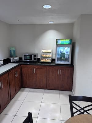 thumbnail: Breakfast area