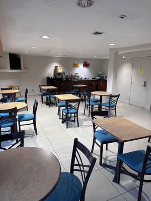 thumbnail: Breakfast area