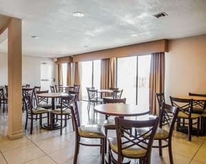 thumbnail: Breakfast area