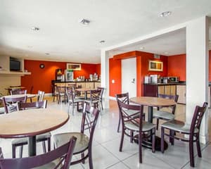 thumbnail: Breakfast area