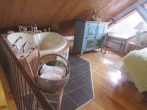 thumbnail: Jetted tub