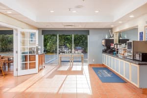 thumbnail: Breakfast area