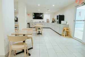 thumbnail: Breakfast area