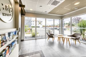 thumbnail: Lobby sitting area