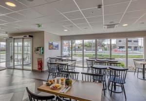 thumbnail: Restaurant