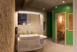thumbnail: Bathroom amenities
