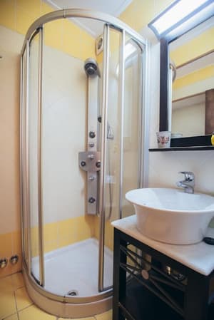 thumbnail: Bathroom shower