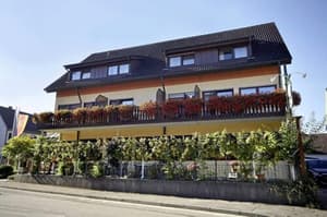 thumbnail: Front of property