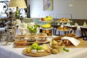 thumbnail: Breakfast area