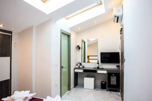thumbnail: Room