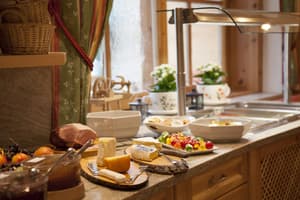 thumbnail: Breakfast area