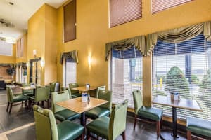 thumbnail: Breakfast area