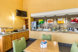 thumbnail: Breakfast area