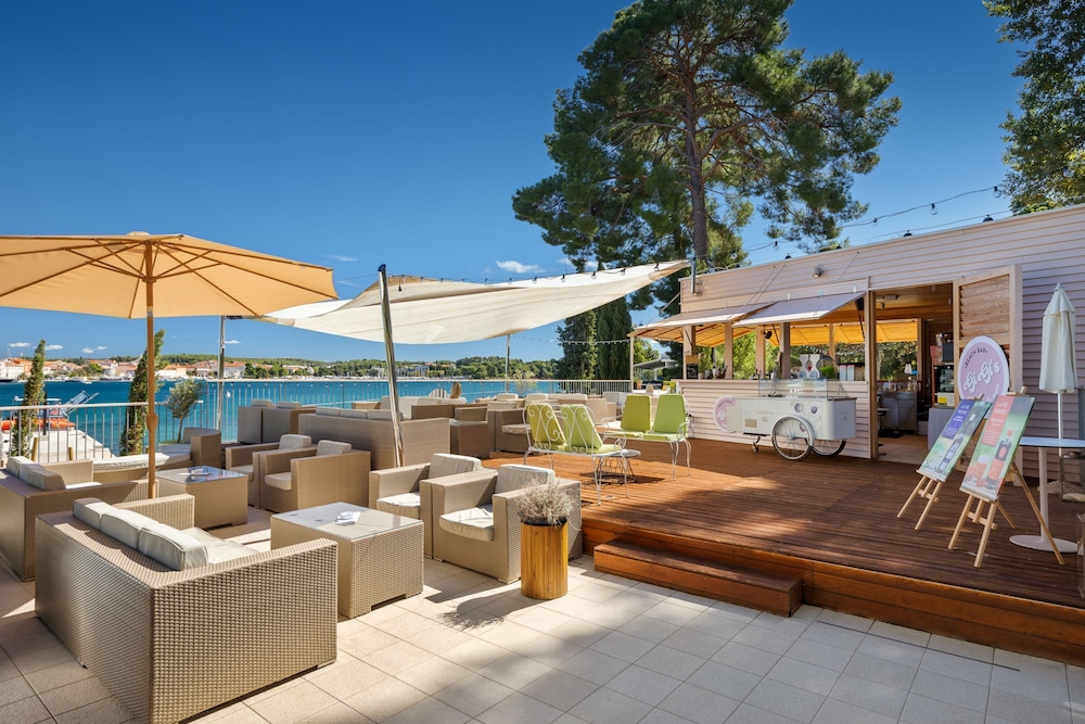 Beach bar