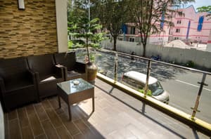thumbnail: Lobby sitting area