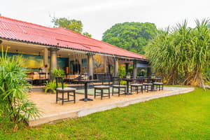 thumbnail: Outdoor dining