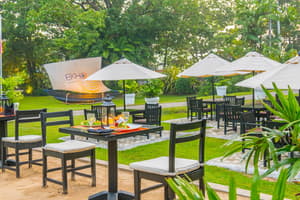 thumbnail: Outdoor dining