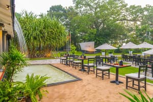 thumbnail: Outdoor dining