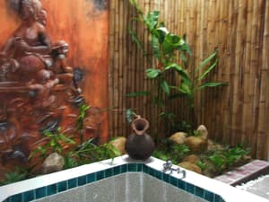 thumbnail: Deep soaking bathtub
