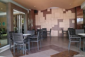 thumbnail: Outdoor dining