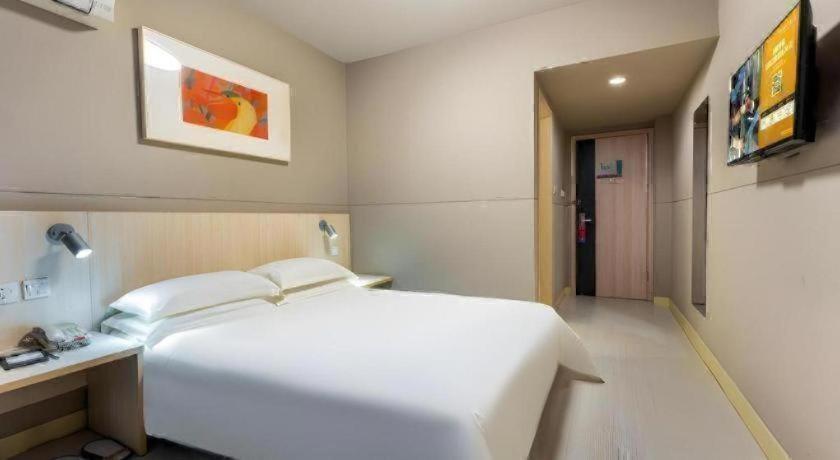 877595388.jpg