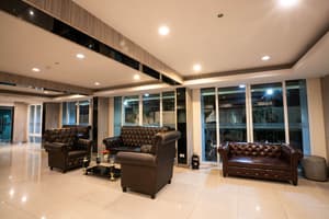 thumbnail: Lobby sitting area