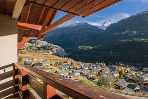 thumbnail: Balcony view
