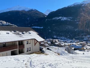 thumbnail: Front of property