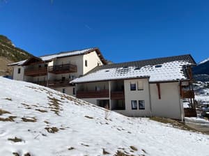 thumbnail: Front of property