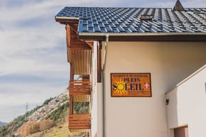 thumbnail: Front of property