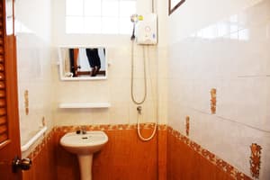 thumbnail: Bathroom shower