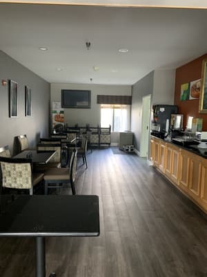 thumbnail: Breakfast area