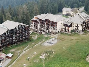 thumbnail: Exterior
