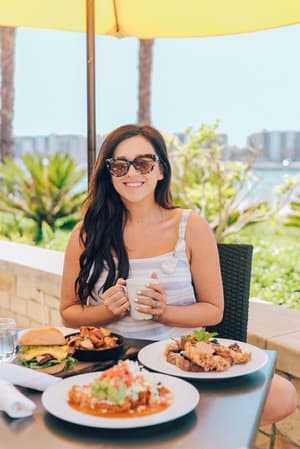 thumbnail: Outdoor dining