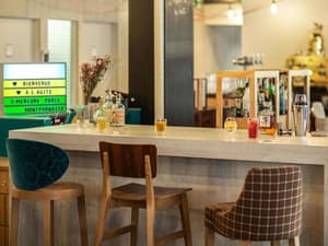 thumbnail: Bar (on property)