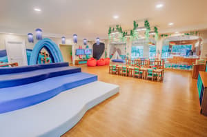 thumbnail: Lobby lounge