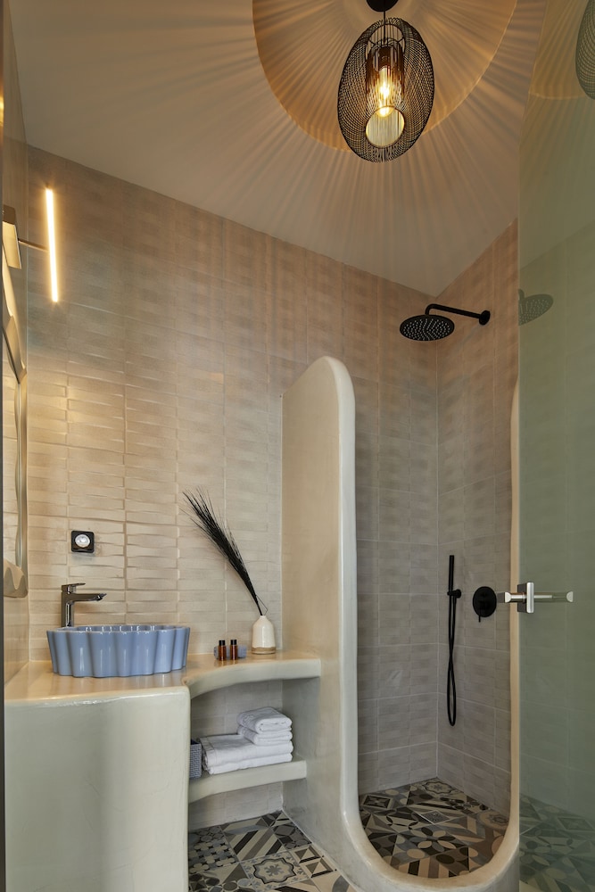 Bathroom shower