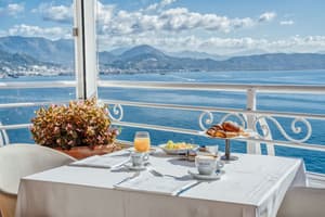 thumbnail: Breakfast area