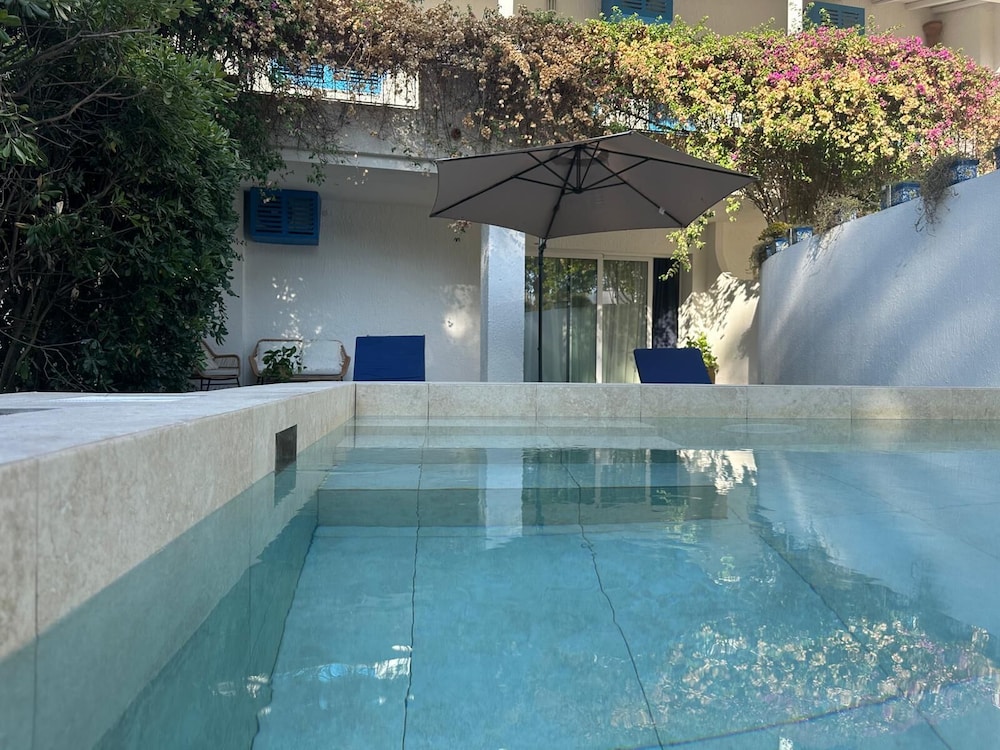 Private pool