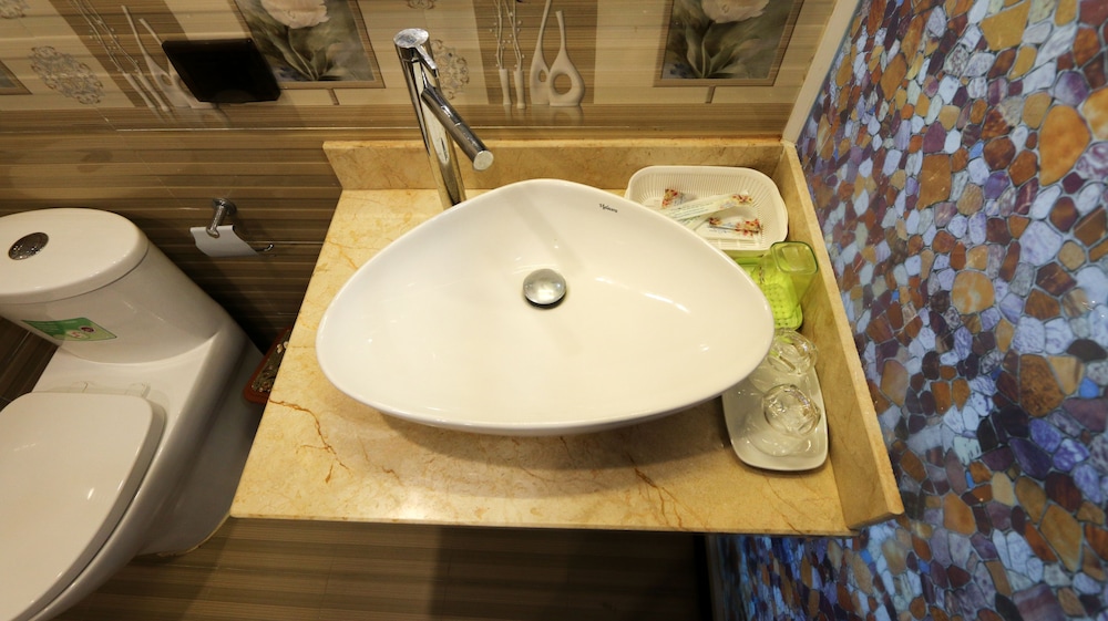 Bathroom sink