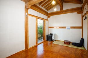 thumbnail: Front of property