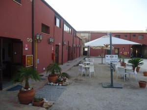 thumbnail: Outdoor dining