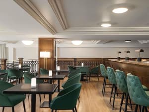 thumbnail: Bar (on property)